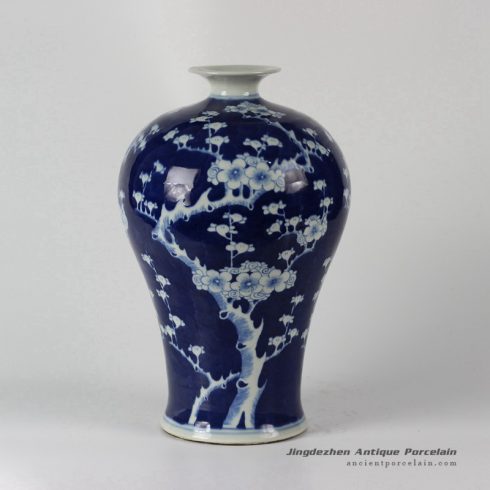 RYLU57_Blue and White Floral Vase