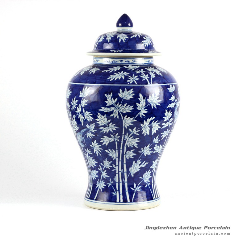 RYLU77-B_ Hand painted blue and white porcelain collectible cookie jar