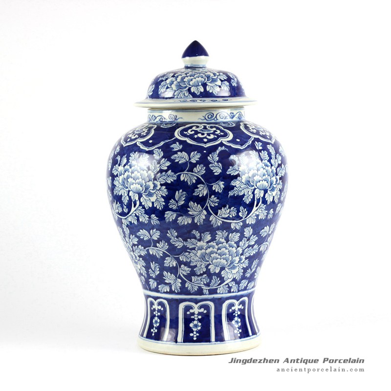 RYLU77-C_ Hand painted blue and white porcelain collectible cookie jar