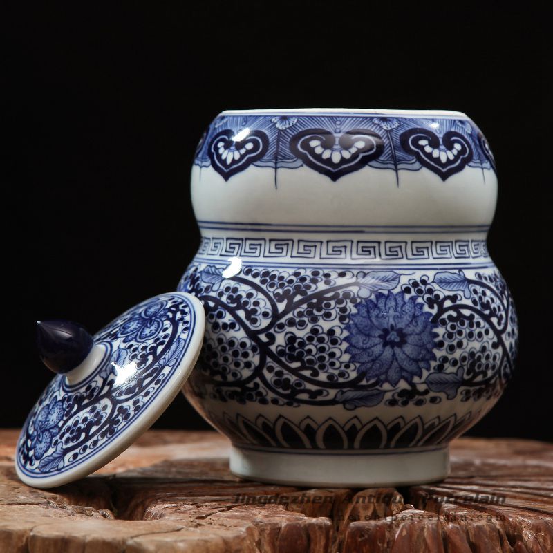 RZFQ20_Under glaze blue Chinese jar antique