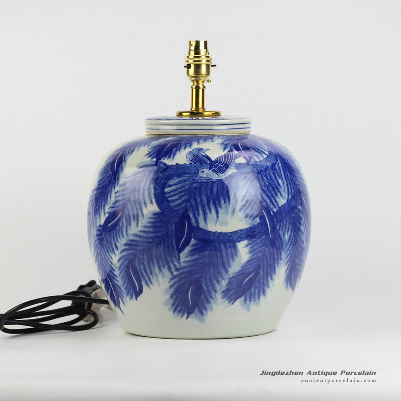 DS77-RYWI20_Leaf and couple birds pattern blue and white porcelain body table lamp