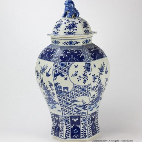 RYJF63_Blue and white ceramic oriental jar with lion knob