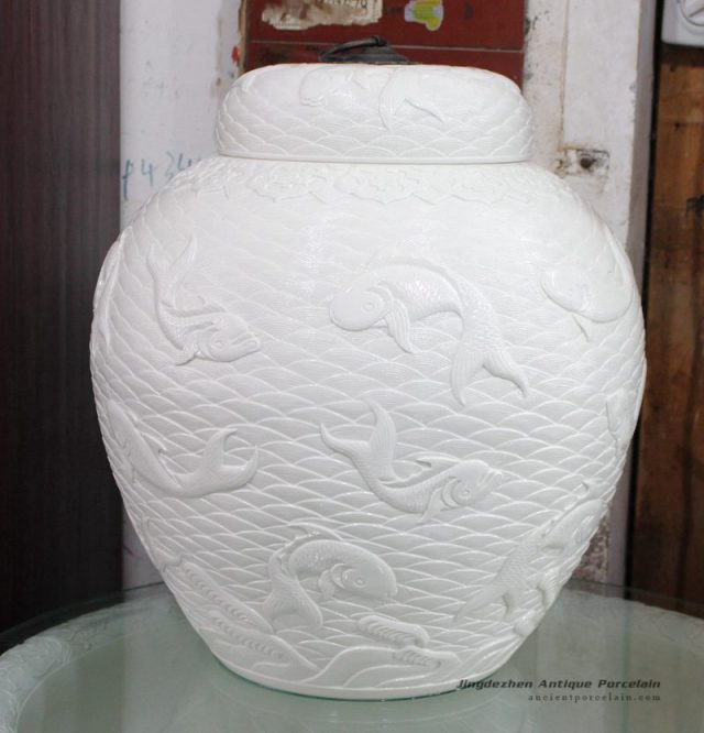 RYOM16_High quality white clay hand carved fish design ceramic jar