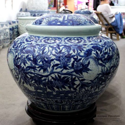 RYOM25-B_Round shoulder blue and white hand paint longevity peach pattern ceramic hall exhibition jar