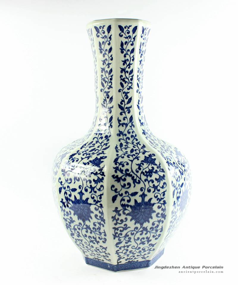 RYTM32_blue and white floral pattern ceramic vase