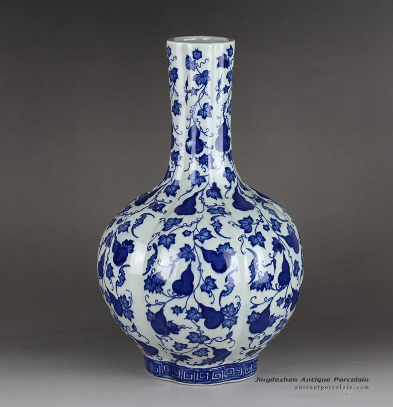 RYTM58_Globular shape blue & white cucurbit pattern ceramic vase