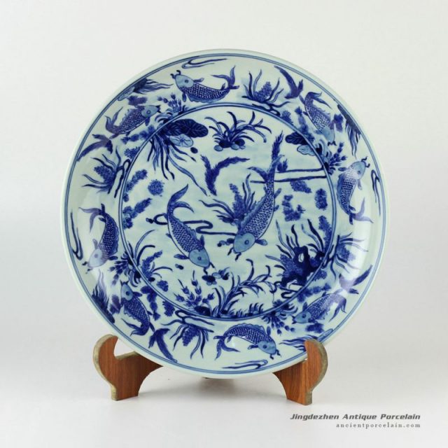 RYXC30_11.4″ Hand painted blue and white fish and grass pattern ceramic decor plate