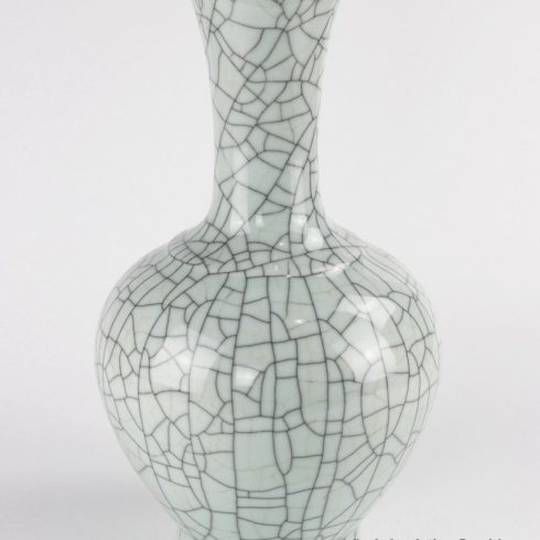 RYXC33_Antique crackle surface long neck porcelain vase