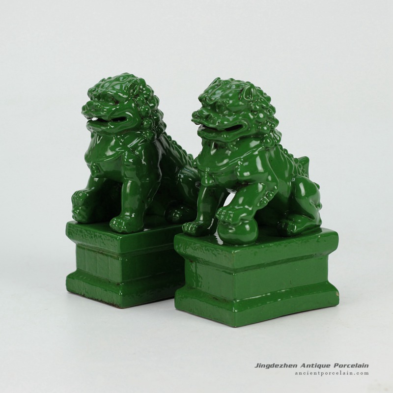 RYXP21-D-OLD_Green glazed porcelain lion sclupture