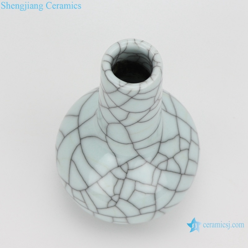 Crack glaze small bottle archaize ceramic vase top view