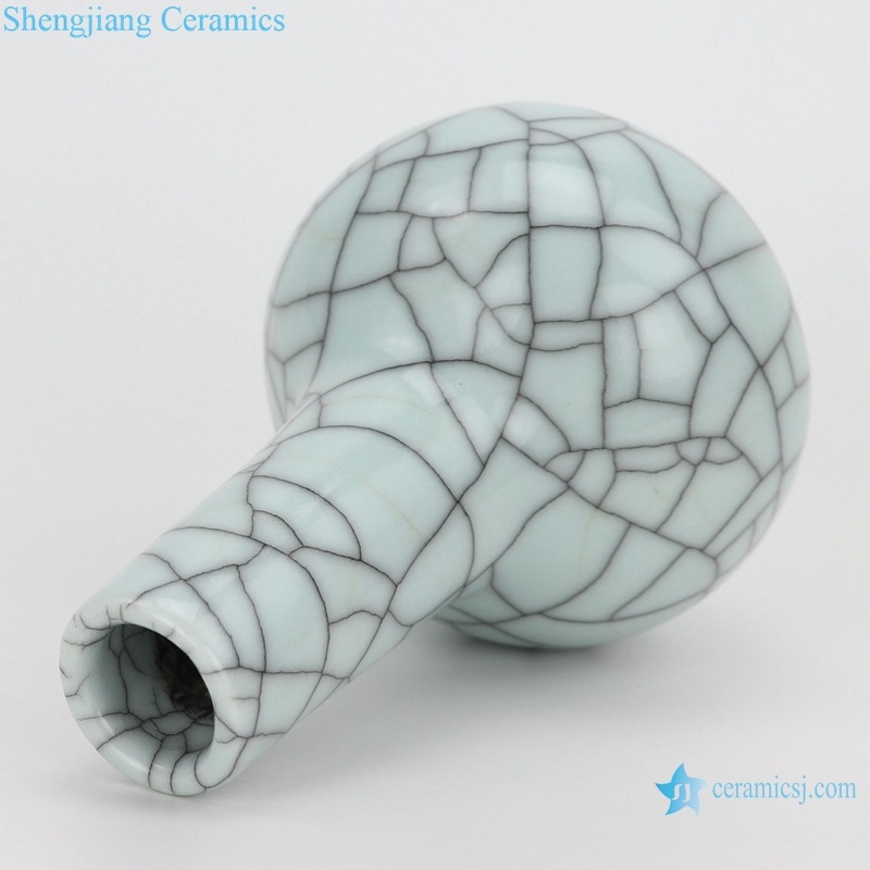 Crack glaze small bottle archaize ceramic vase side view
