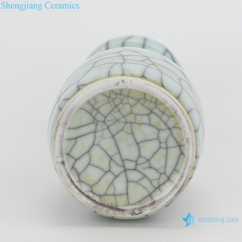  Longquan celadon crack glaze iron vase bottom view 