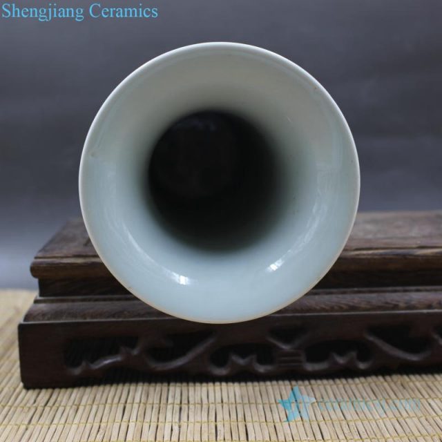 Jingdezhen blue and white antique ceramic vase bottle view 