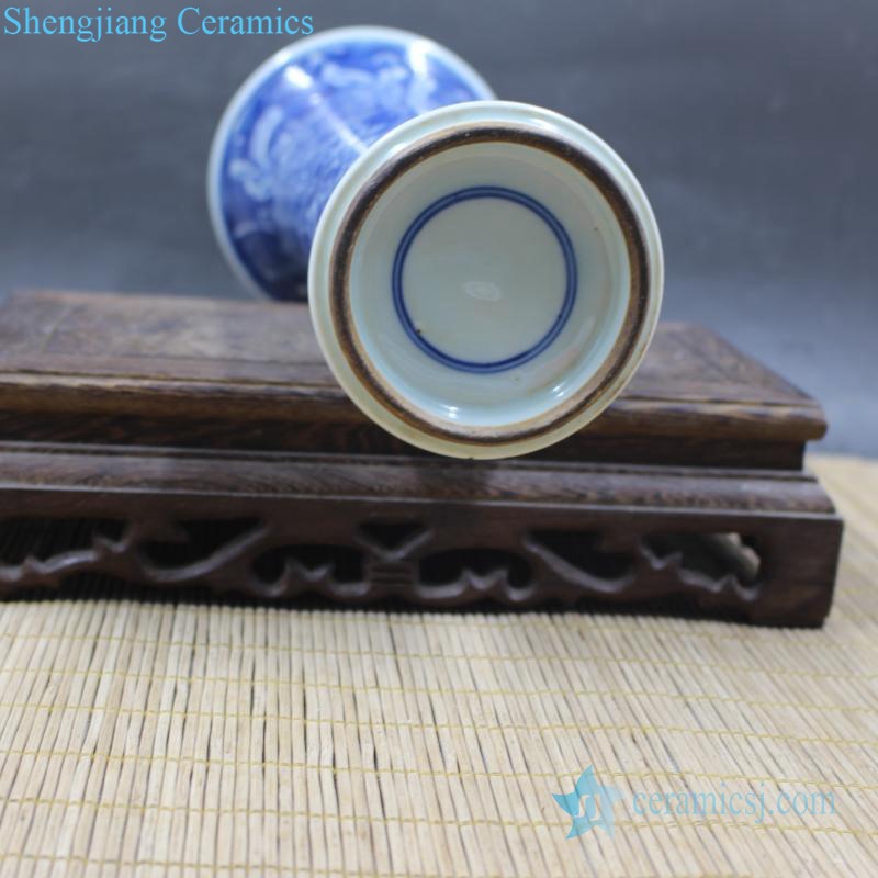 Jingdezhen blue and white antique ceramic vase bottom view 