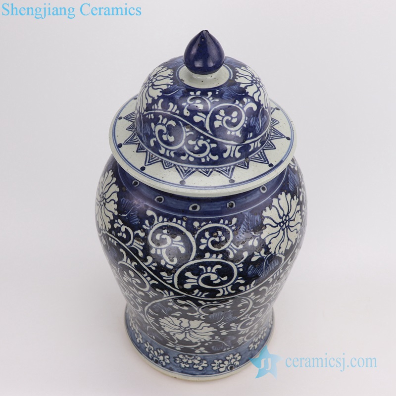 Jingdezhen ancient  ceramic pot top view