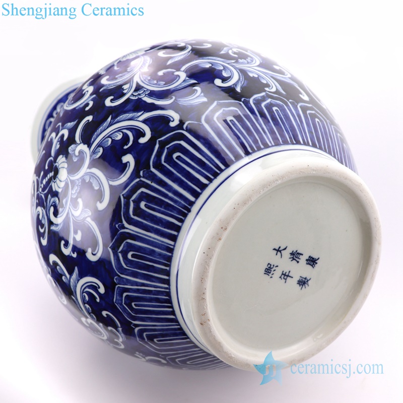  ancient lots pattern porcelain vase bottom view