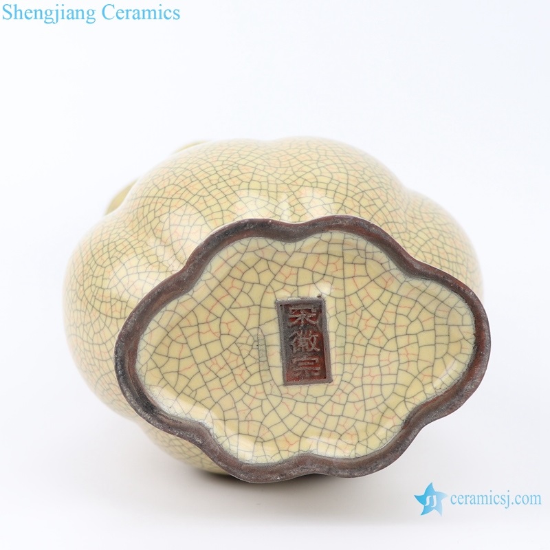 Jingdezhen porcelain melon ribbed flower vase bottom