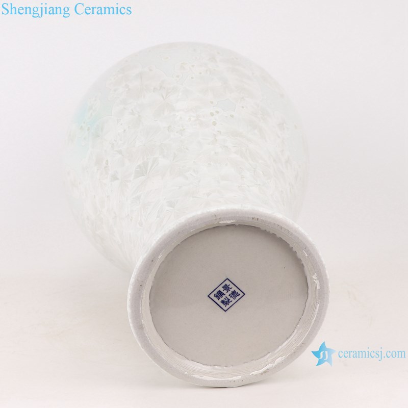 RYYX08 Chinese pure white plum ceramic vase -bottom view