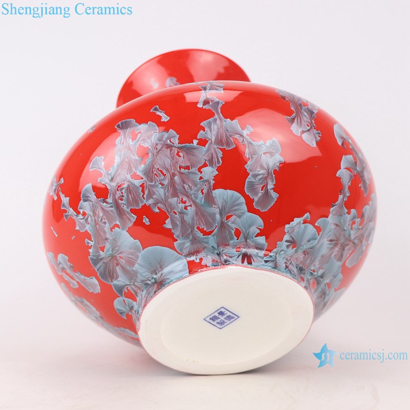 RZCU04 Flat belly bottle with crystallized glaze red background ceramic vase-bottom view