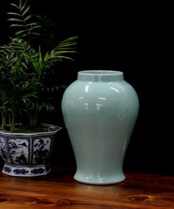 RYNQ172_celadon vase